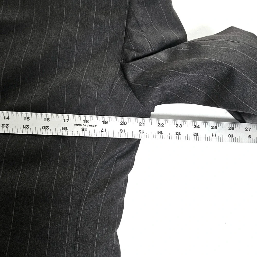 Jos A Bank Signature Collection Mens 39RG Charcoal Grey Pinstripe 100% Wool Suit